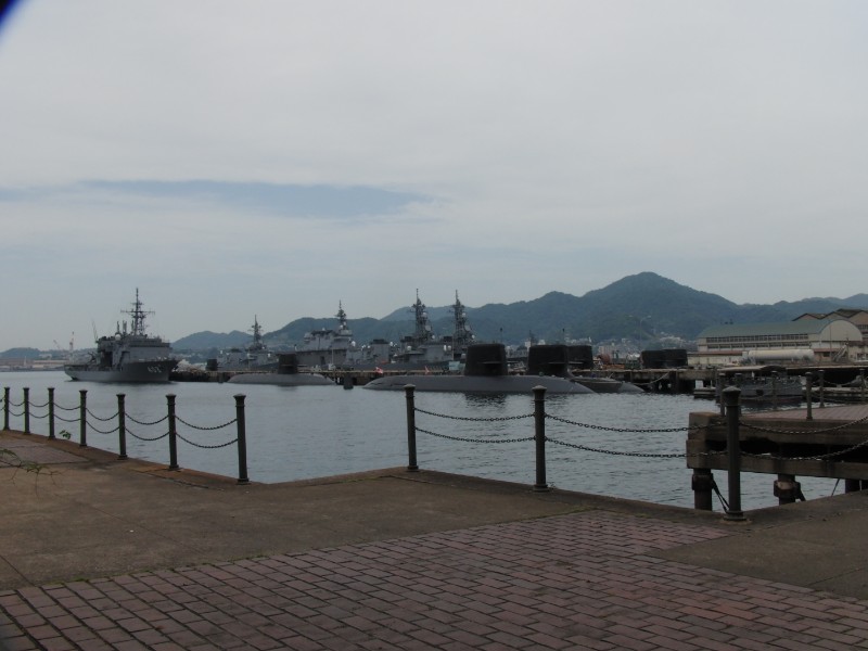 公園（護衛艦が並んでる）