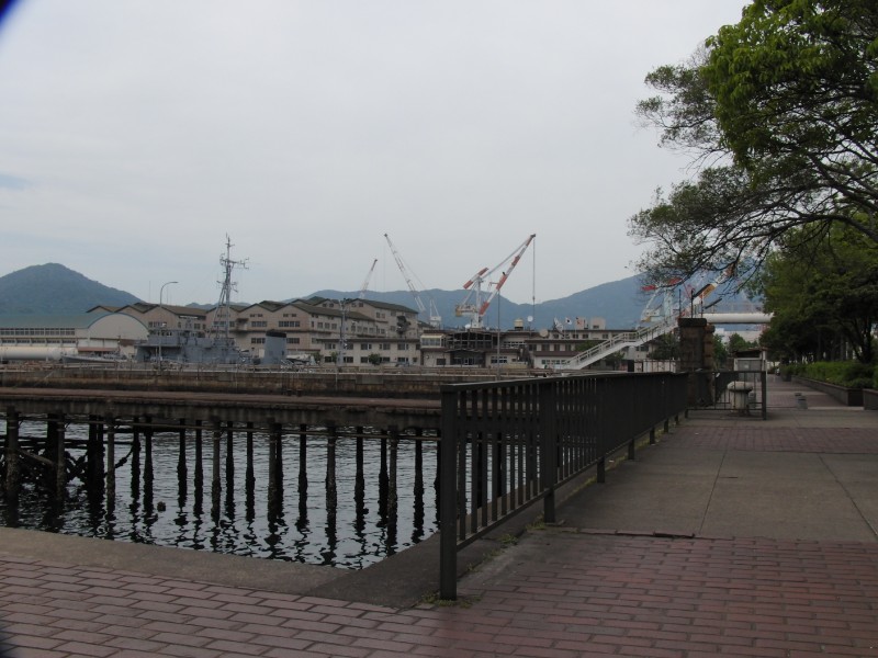 公園（柵はあるけど階段で降りれる）