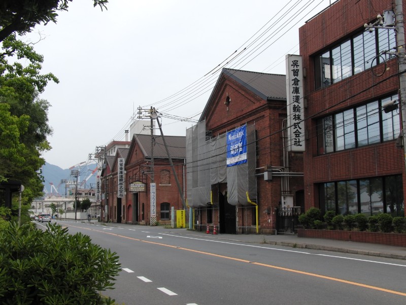 ならんだ倉庫群