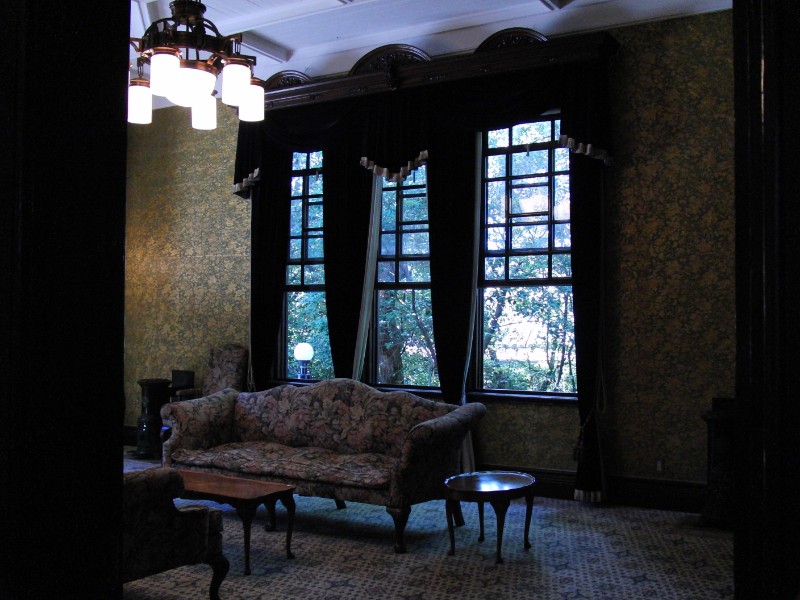 ソファの見える部屋