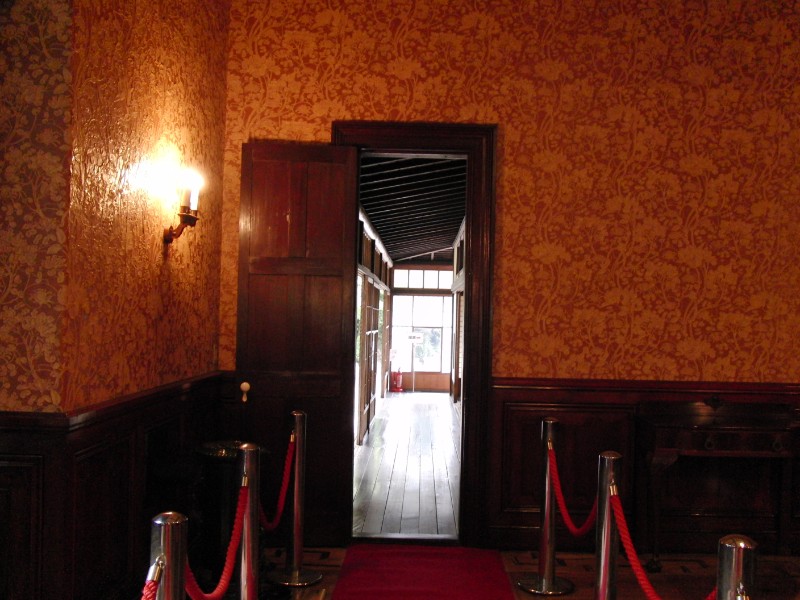 ドアをくぐれば和館へと