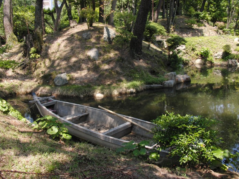 お舟。たまにこれに乗って園内回って整備の様子が見られたり