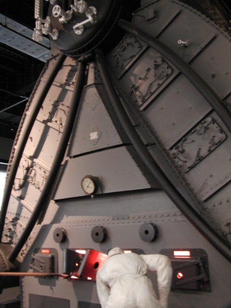 金剛のボイラー。人形のせいかレプリカと間違われる（見学者会話より）けど本物